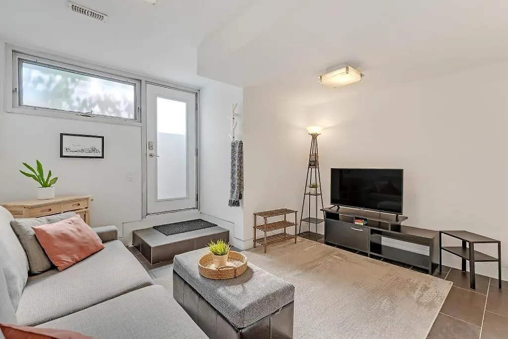 Apartment Suite In The Heart Of Downtown Toronto Canada