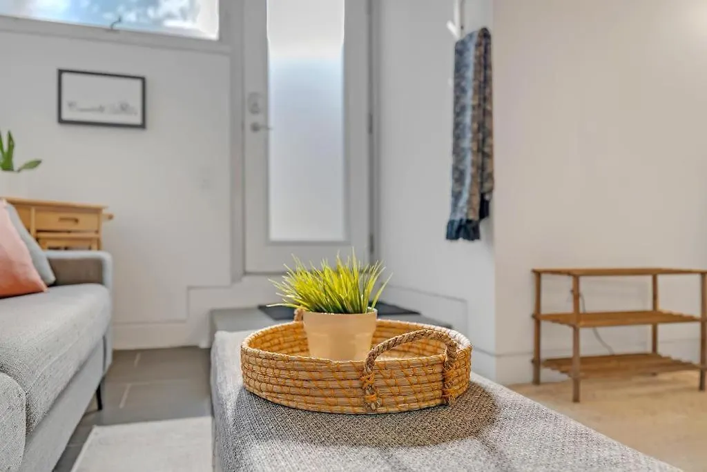 Apartment Suite In The Heart Of Downtown Toronto