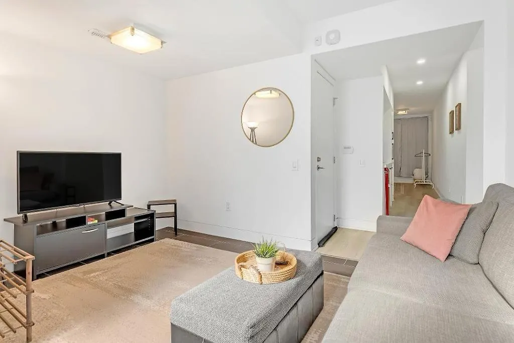 Suite In The Heart Of Downtown Toronto Canada