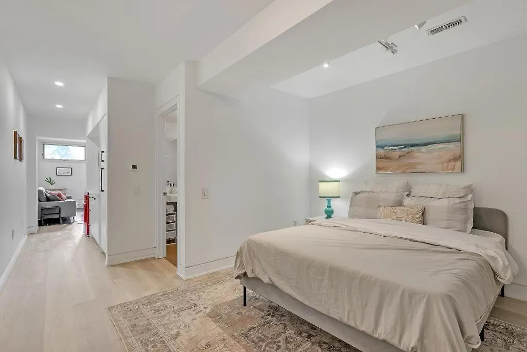 Suite In The Heart Of Downtown Toronto Apartment